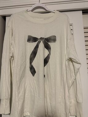 Aeropostale Cream Long Sleeve Tee with Black Bow Print